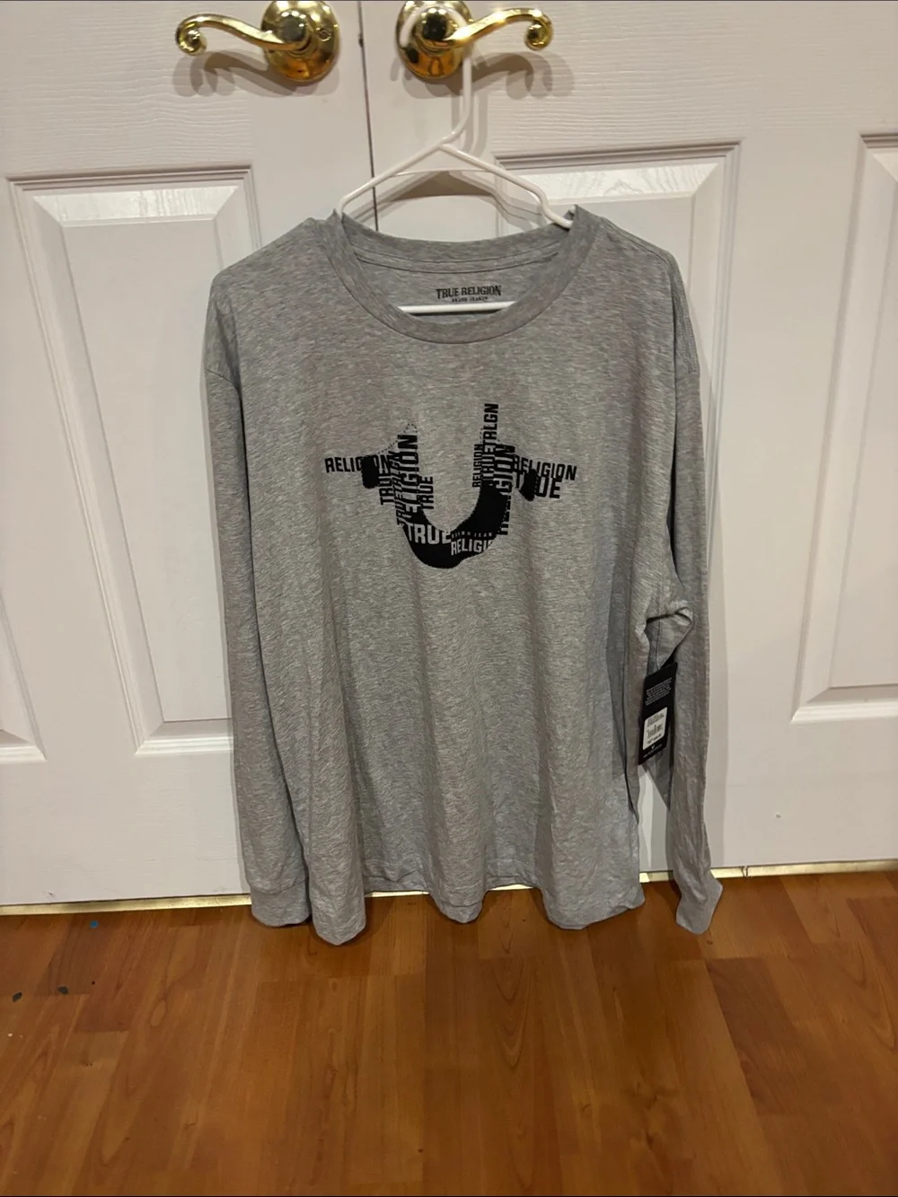 True Religion Light Gray Long Sleeve Graphic Tee with Black Logo